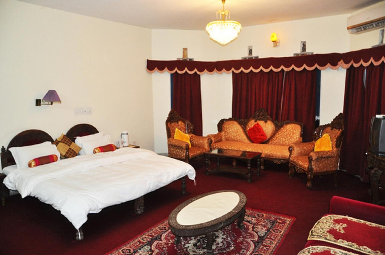 Hotel Padmini Chittorgarh Bagian luar foto