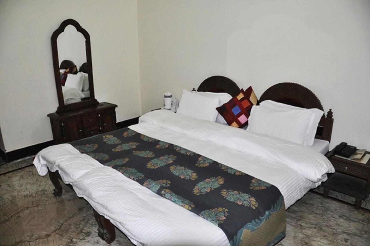 Hotel Padmini Chittorgarh Bagian luar foto